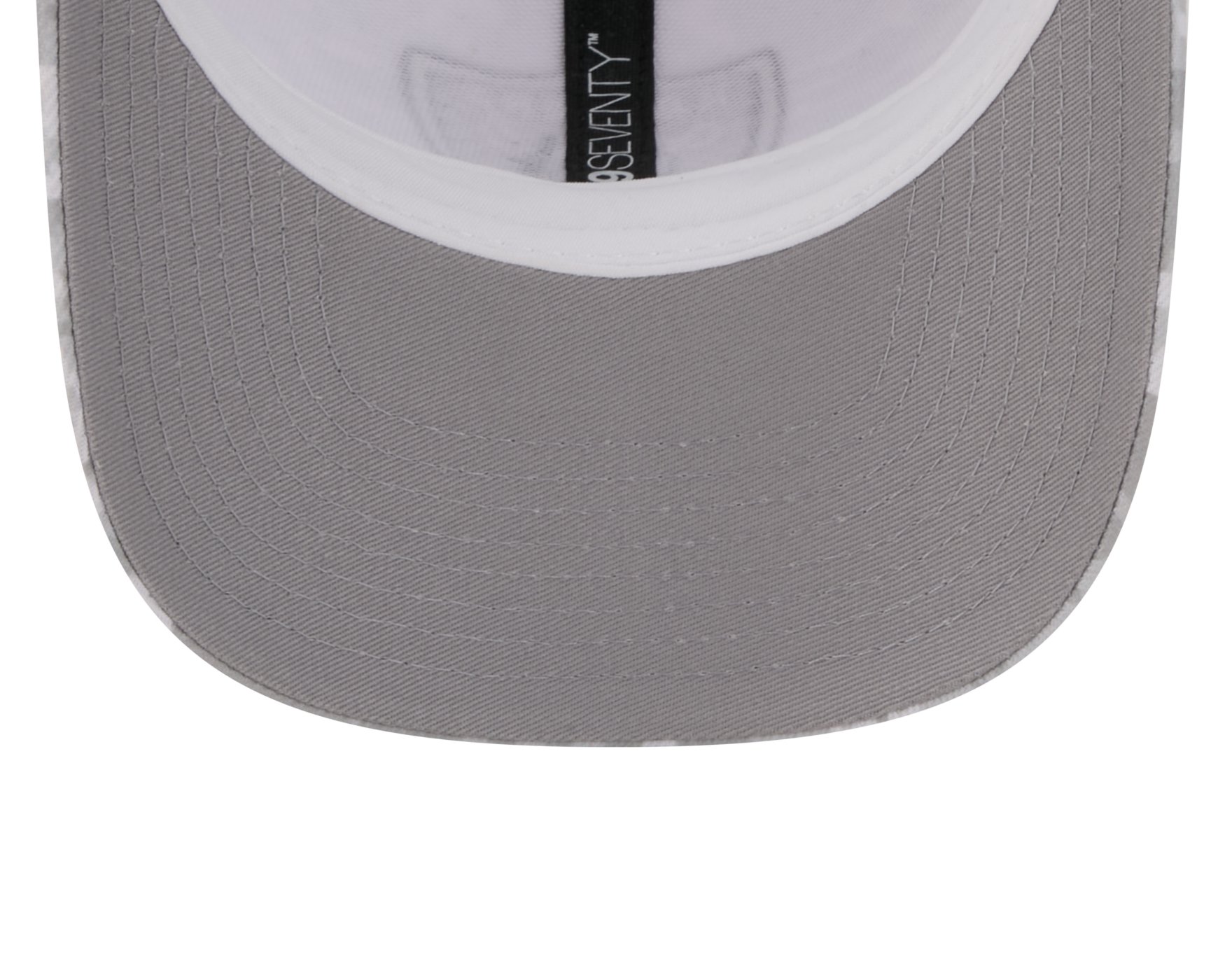 Bone New Era 9SEVENTY Las Vegas Raiders NFL Salute Service 2025 Preto Cinza 7