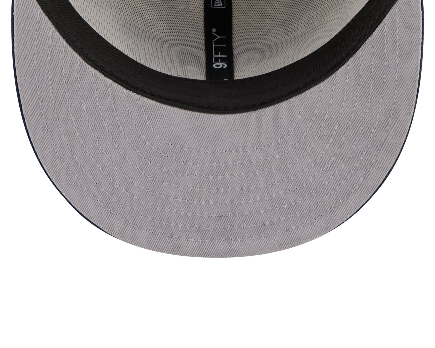 Bone New Era 9FIFTY New England Patriots NFL Salute Service 2025 Militar Militar/Azul 6