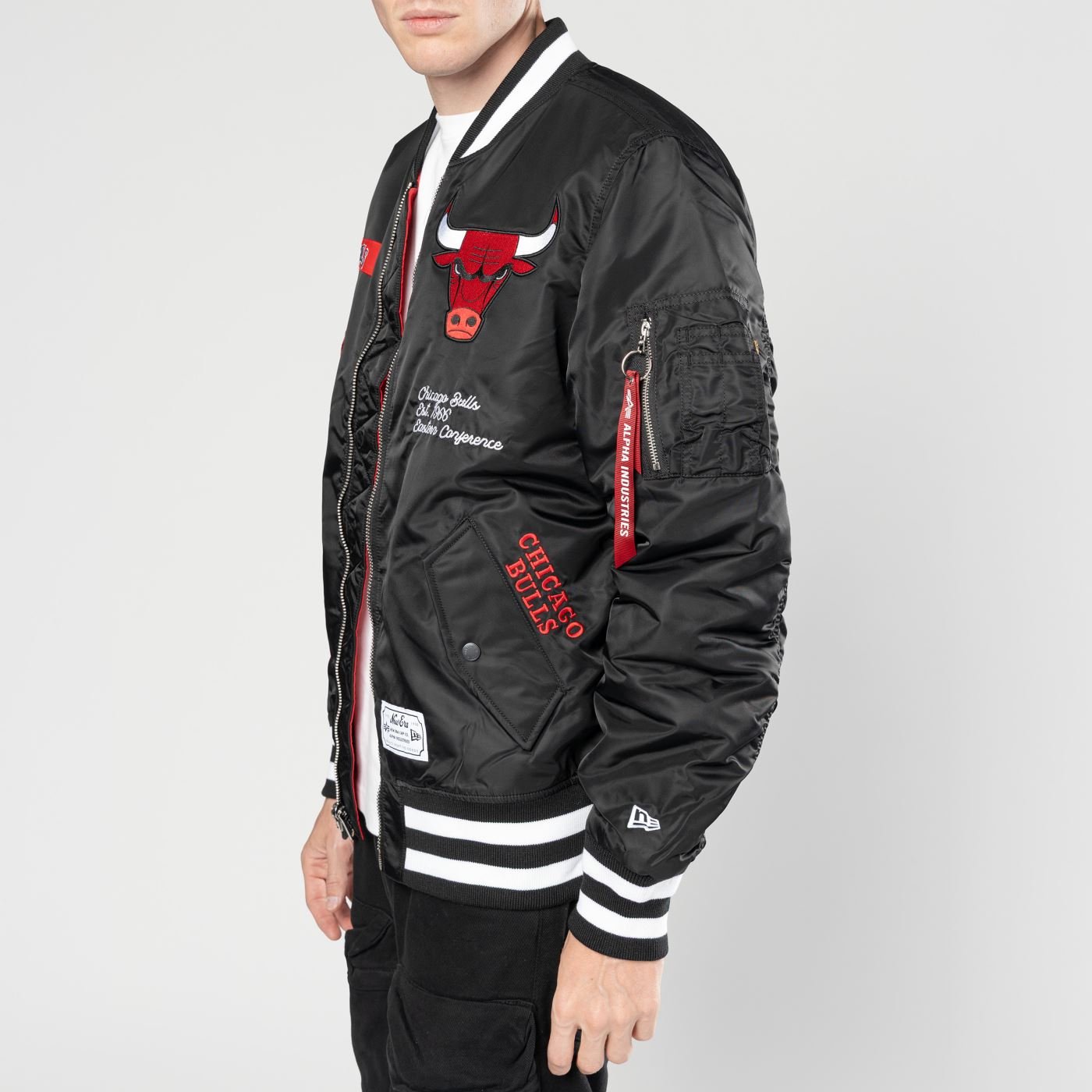 Jaqueta New Era Bomber Chicago Bulls NBA Preto Preto 2