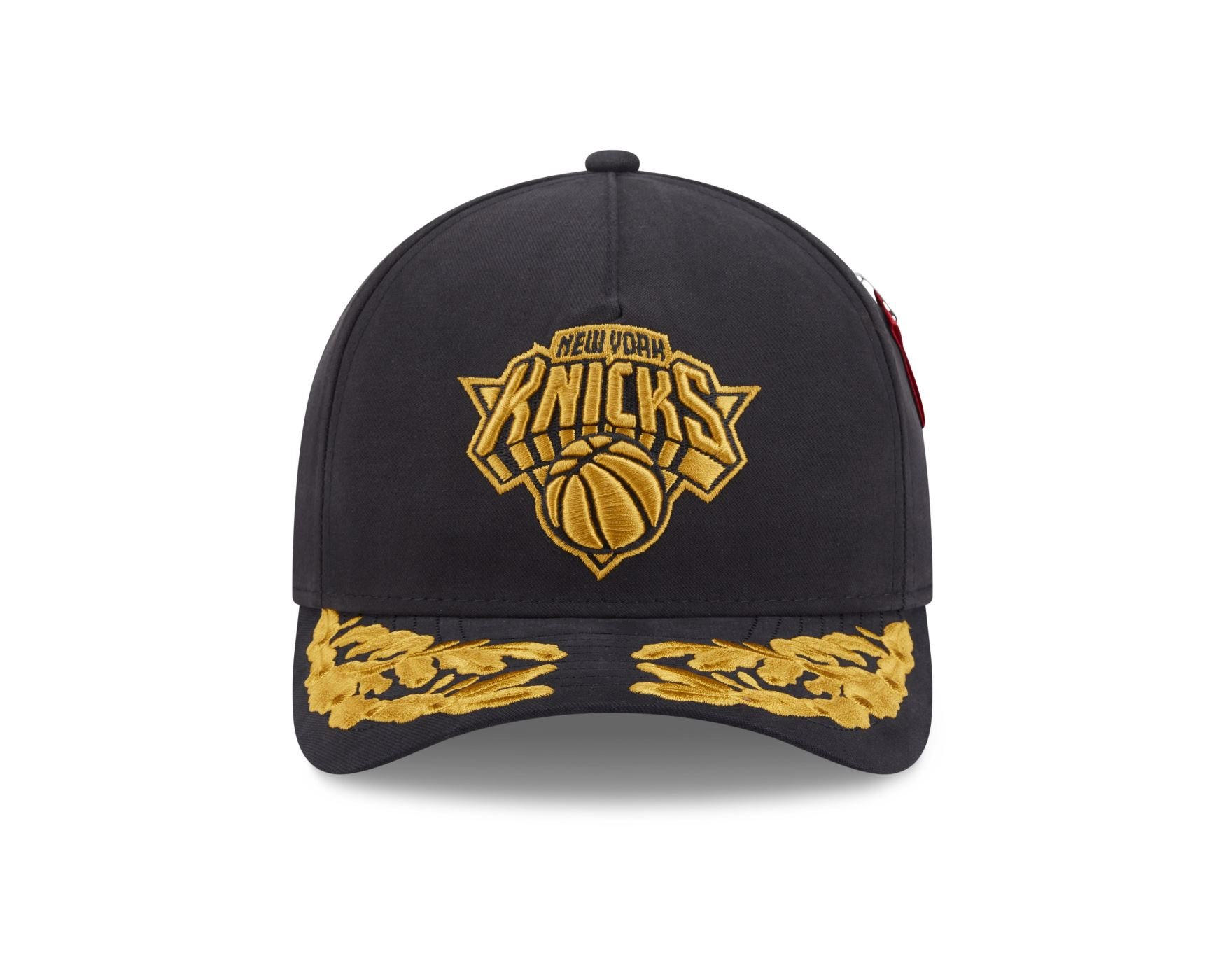 Bone New Era 9FORTY M-CROWN New York Knicks NBA x Alpha Industries Preto Preto 3