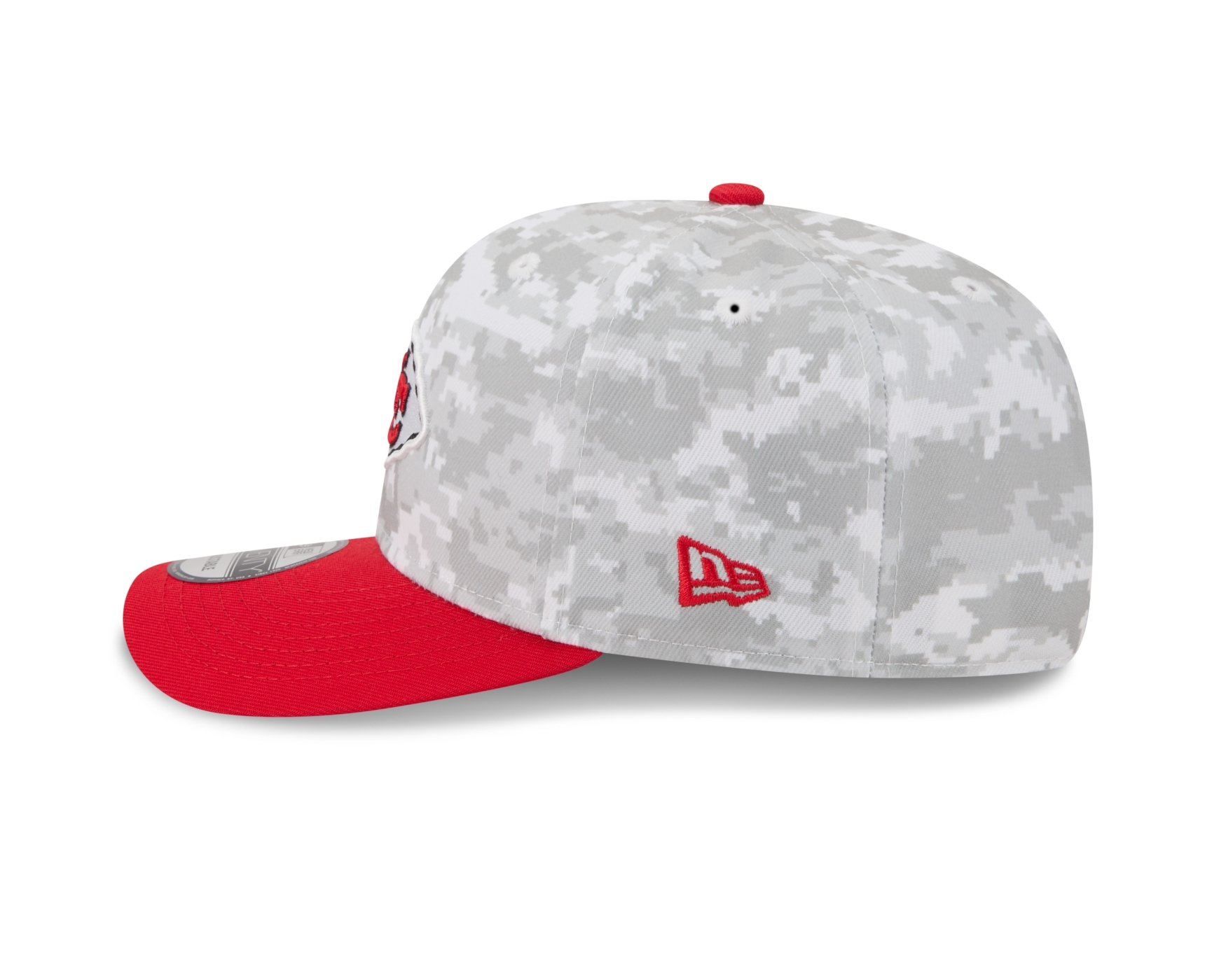 Bone New Era 9SEVENTY Kansas City Chiefs NFL Salute Service 2025 Militar Cinza/Vermelho 5
