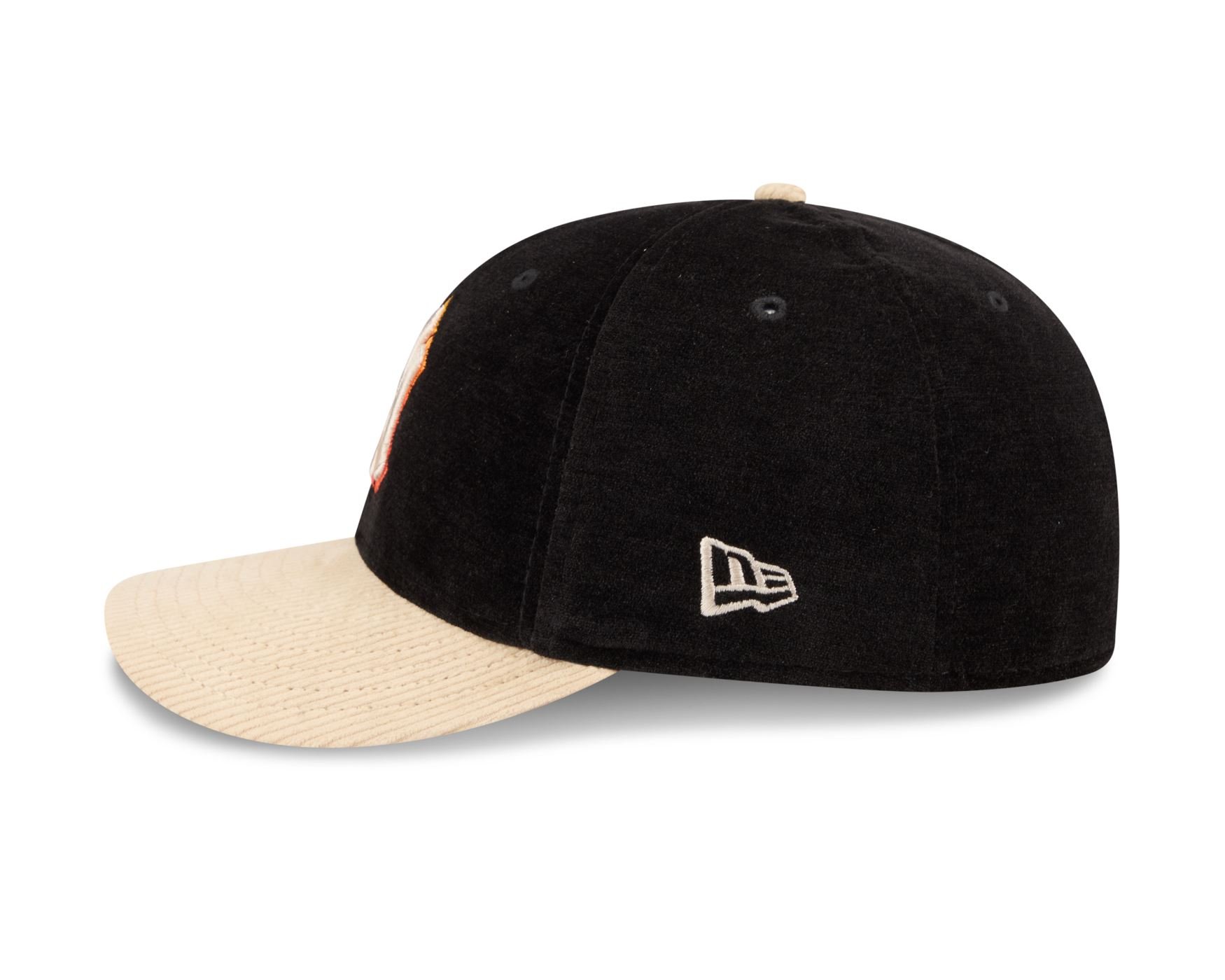 Bone New Era 59FIFTY LOW PROFILE New York Yankees MLB Preto Preto 7
