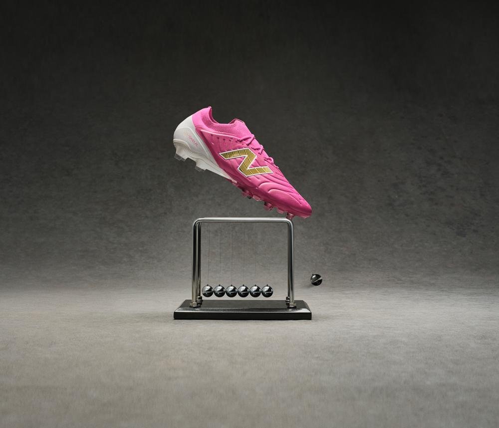 Chuteira Campo New Balance Tekela Elite Low Fg V5 Unisex Rosa