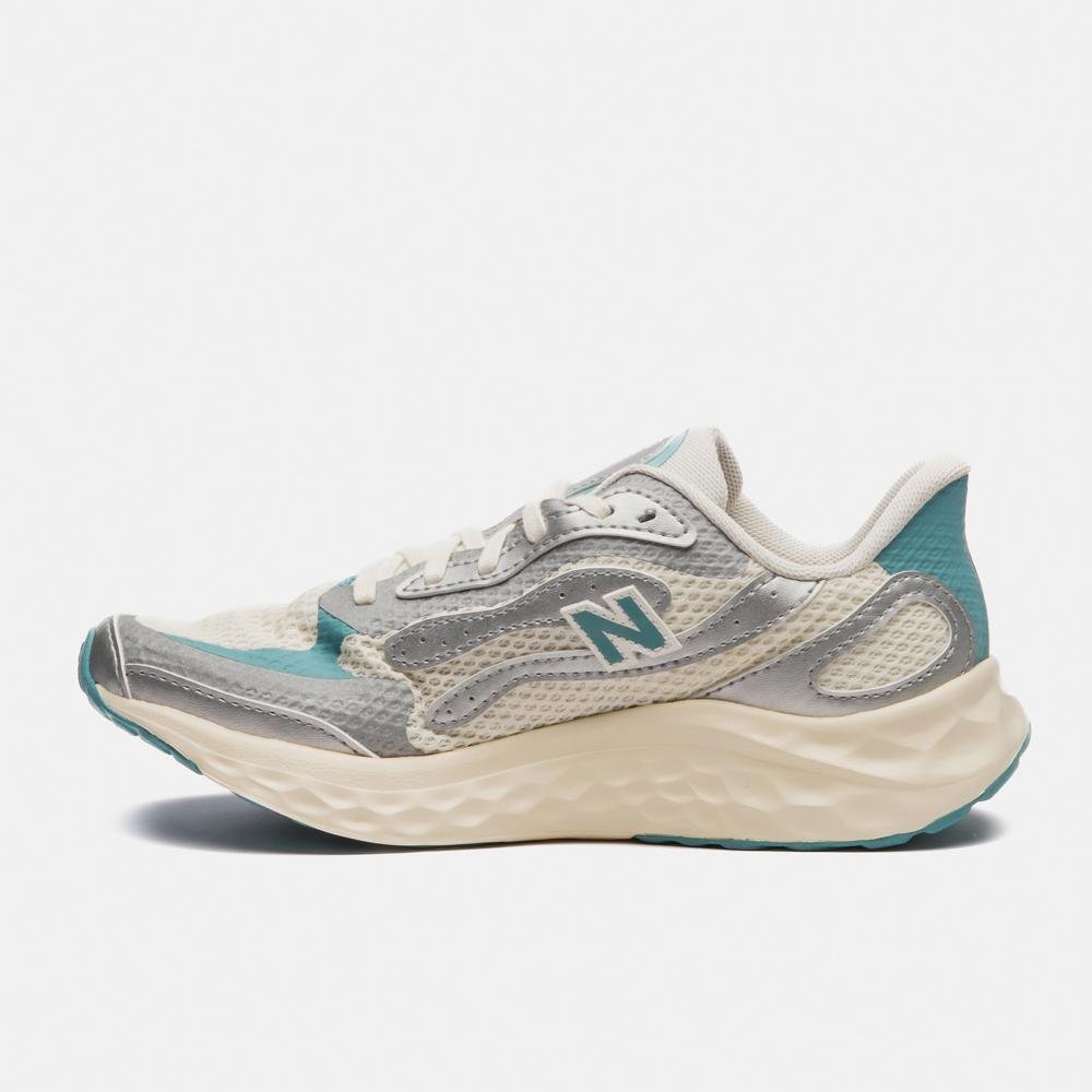 Tênis New Balance Fresh Foam Arishiv4 Feminino Branco/Prata 2