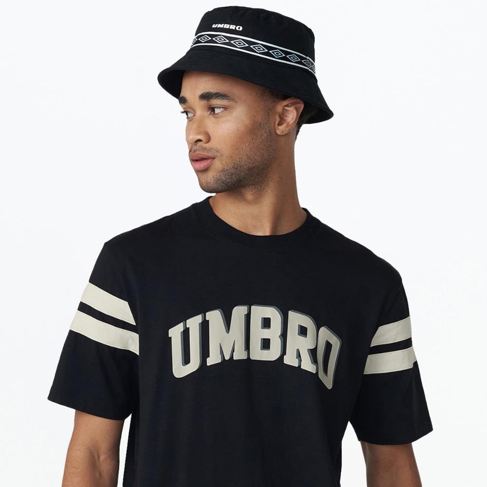 Camiseta Unisex Umbro College Concept Preto 1