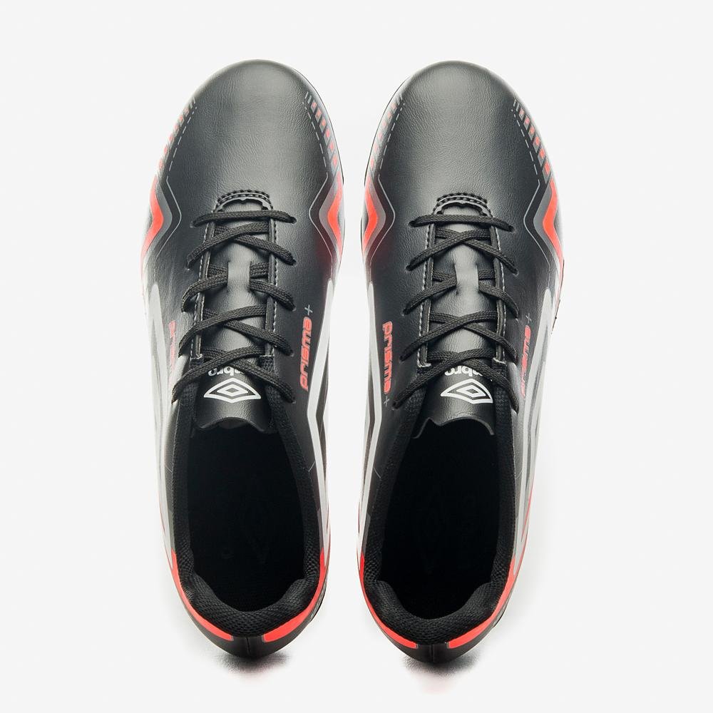 Chuteira Campo Umbro Prisma+ Preto 4