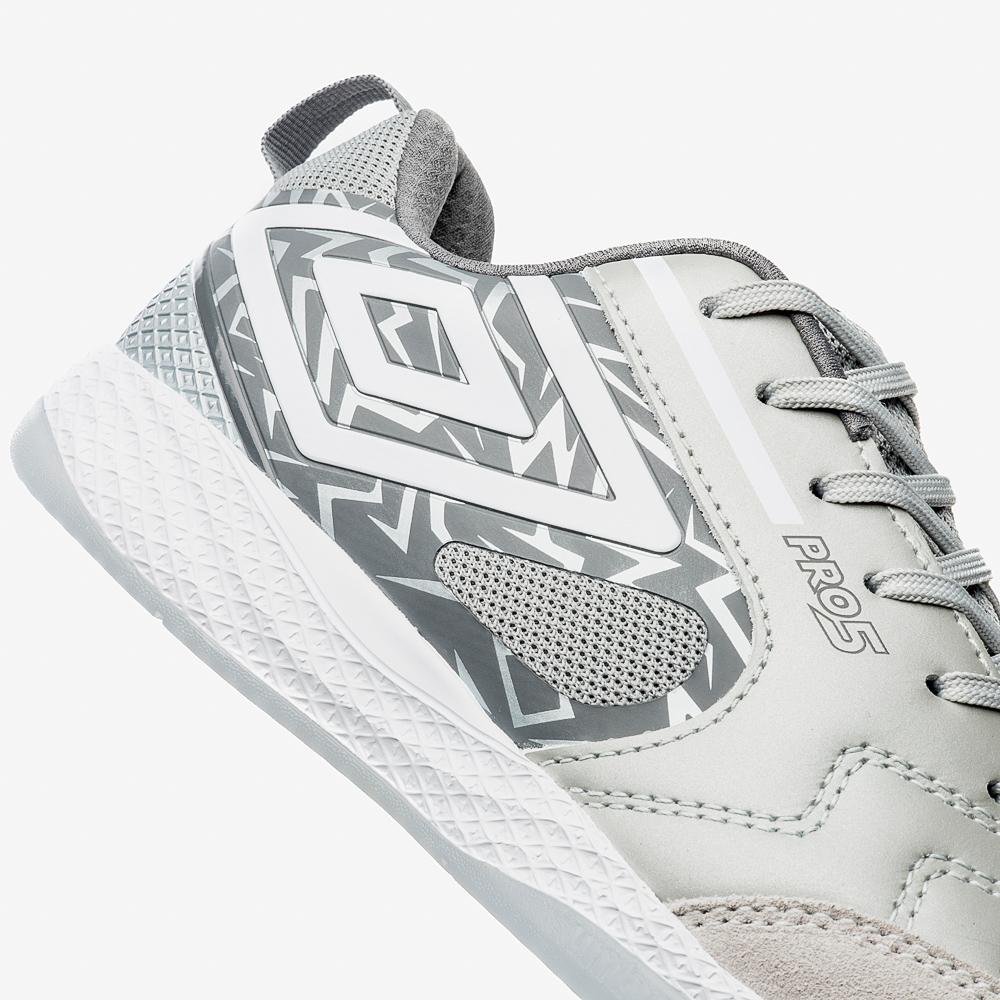 Chuteira Futsal Umbro Pro 5 Bump Prata 7