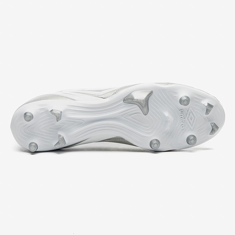 Chuteira Campo Umbro Adamant Master Class Premier Prata 5