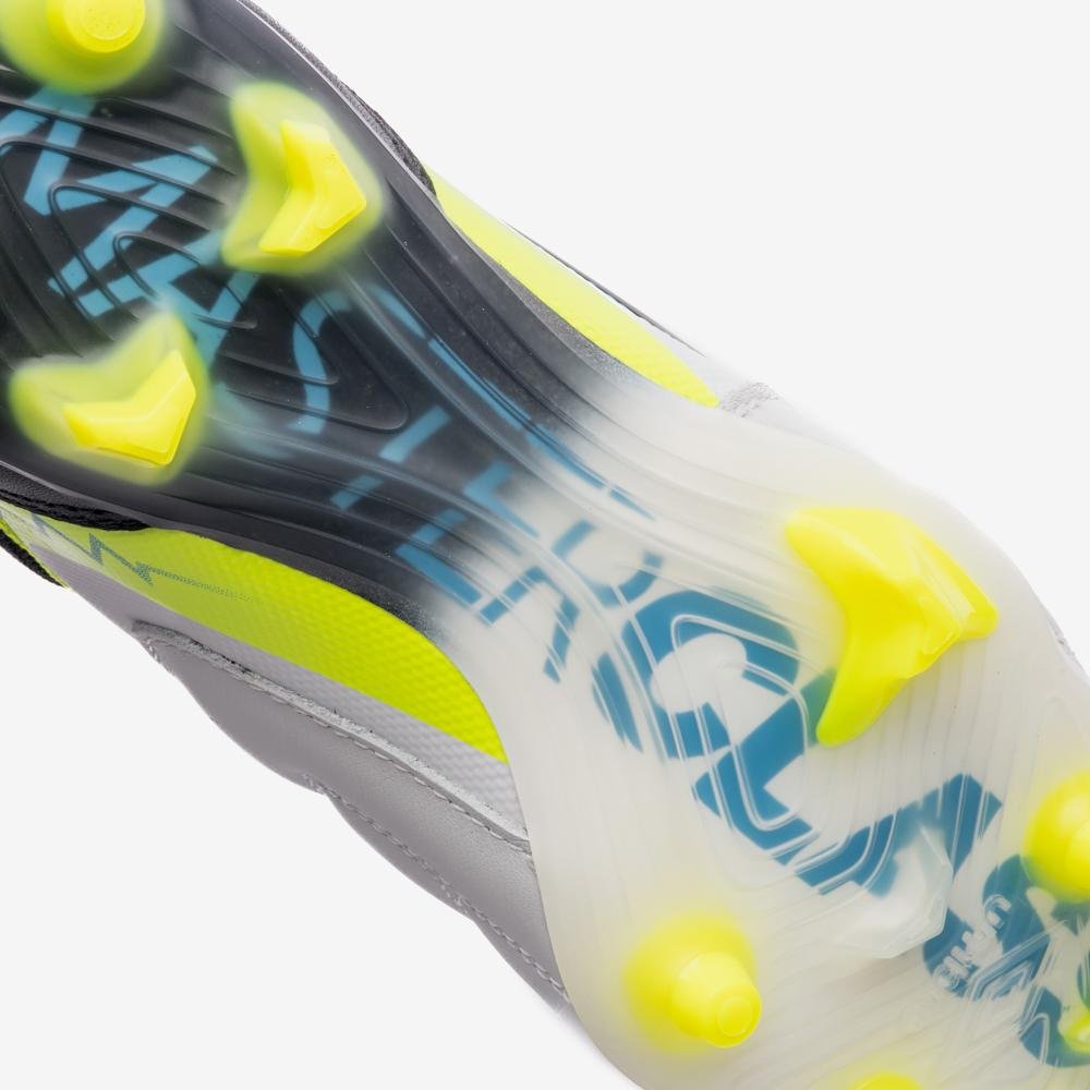 Chuteira Campo Umbro Adamant Master Class Pro Branco/Preto/Amarelo 10