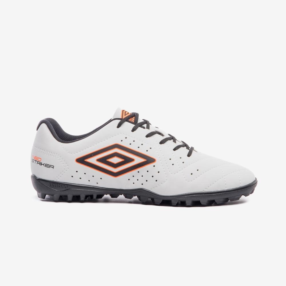 Chuteira Society Umbro Neo Striker