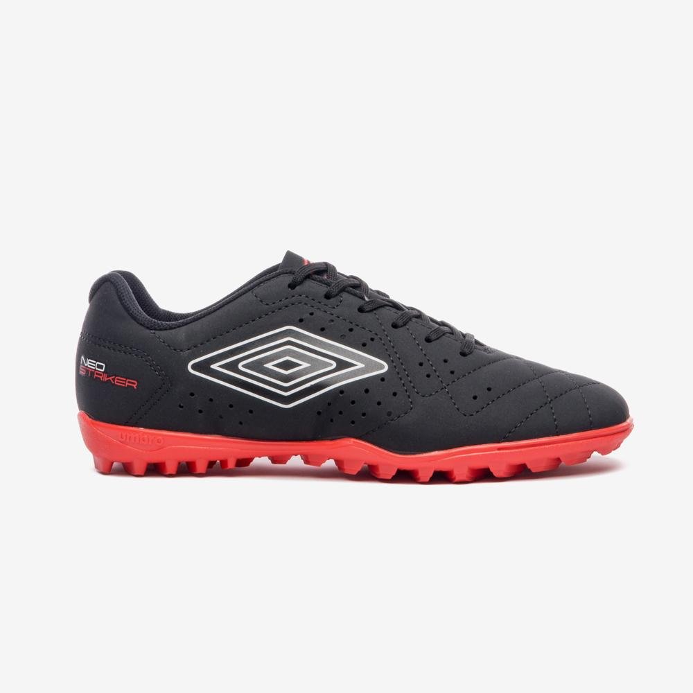 Chuteira Society Umbro Neo Striker