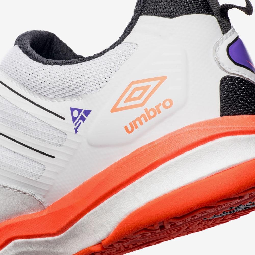 Chuteira Futsal Umbro Pro 5 Stable Branco/Laranja/Roxo 9