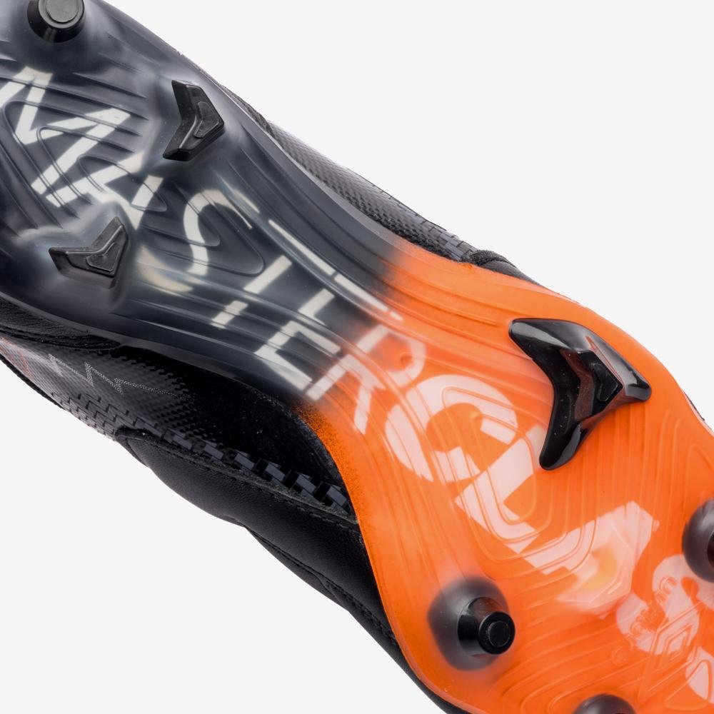 Chuteira Campo Umbro Adamant Master Class Pro Preto/Laranja 10