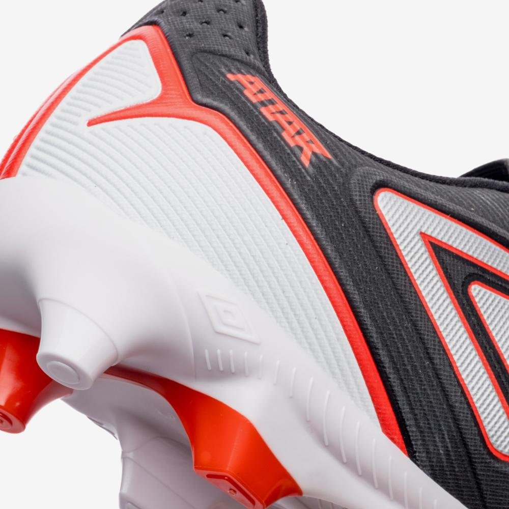 Chuteira Campo Umbro Attak Iii Preto/Branco/Vermelho 7