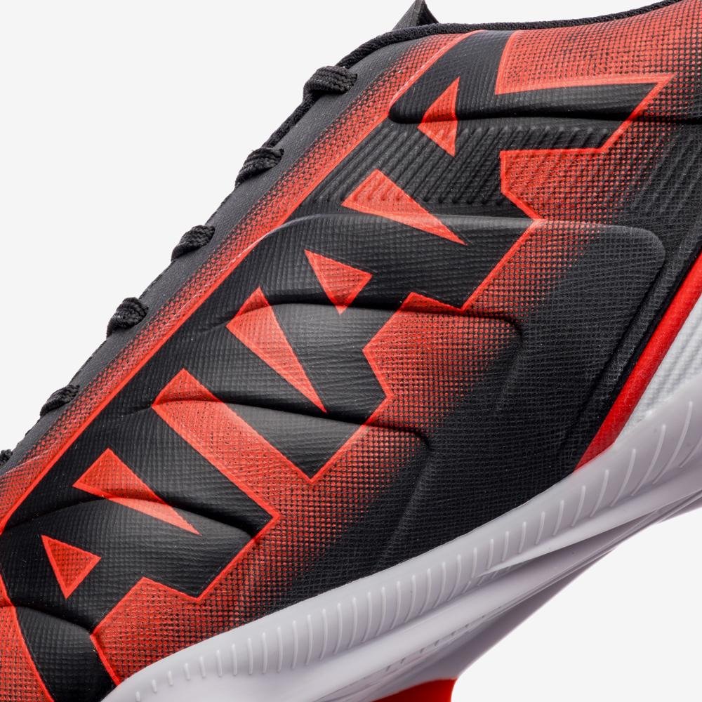 Chuteira Campo Umbro Attak Iii Preto/Branco/Vermelho 8