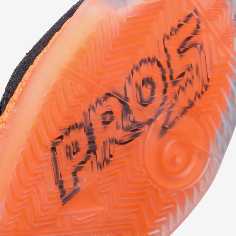 Chuteira Futsal Umbro Pro 5 Bump Preto/Laranja 9