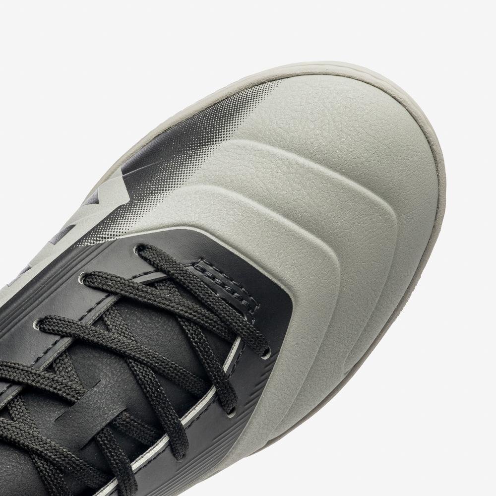 Chuteira Futsal Umbro Attak Iii Cinza 8