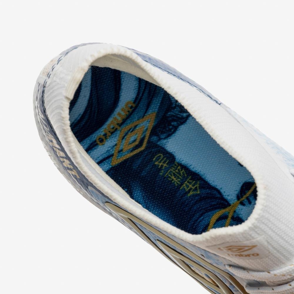 Chuteira Campo Umbro Adamant Top Speed Pro Kintsugi Branco/Azul 9