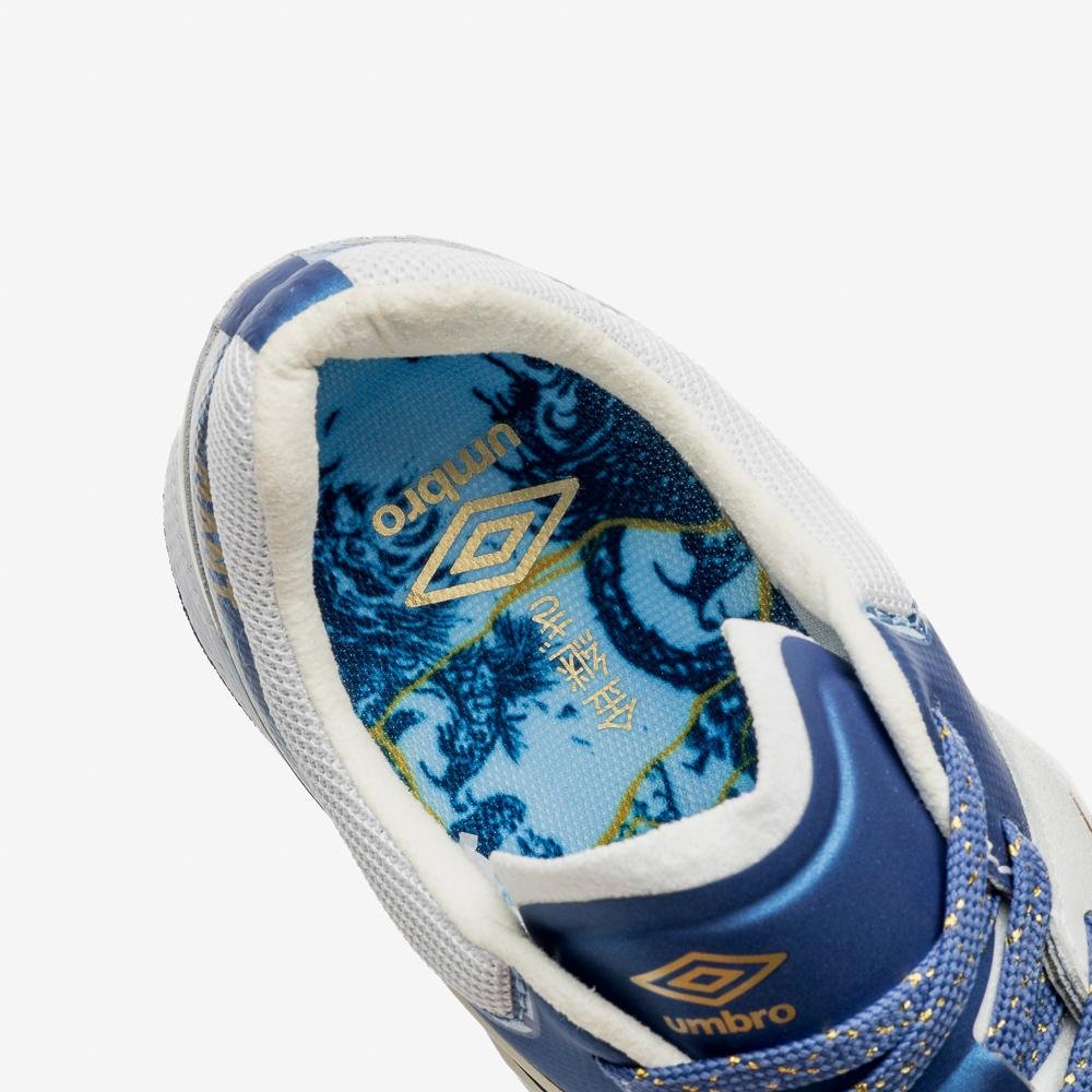 Chuteira Society Umbro Ada Master Class Pro Bump Kintsugi Branco/Azul 9