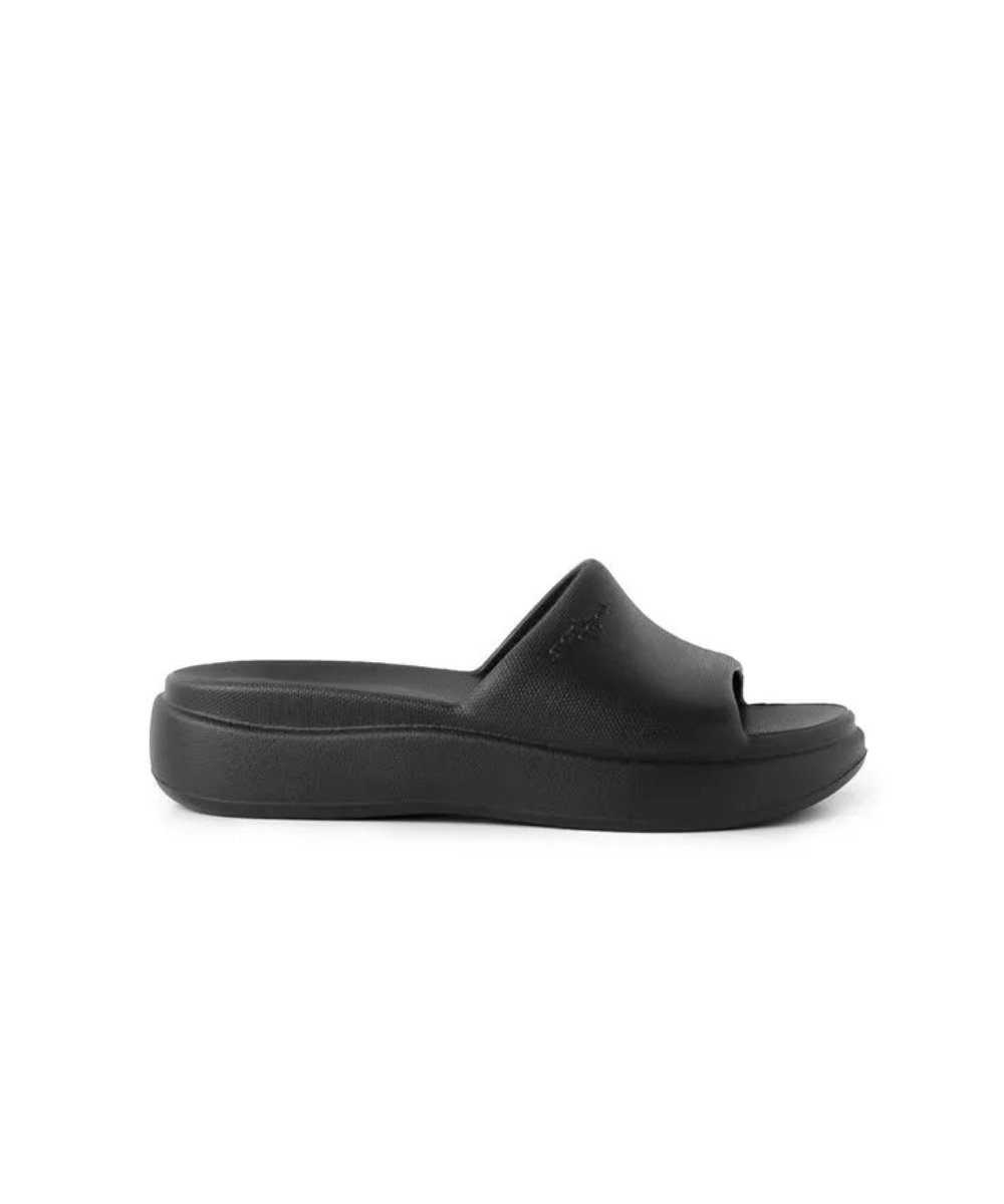 Chinelo Slide Feminino Piccadilly Marshmallow. Preto