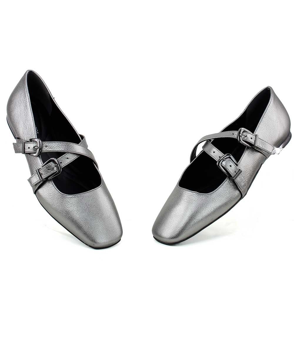 Sapatilha Loucos E Santos com Fivela Couro Grafite Prata 4