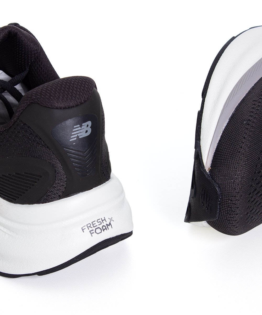 Tênis New Balance Fresh Foam Kaiha Preto/Cinza Preto 5