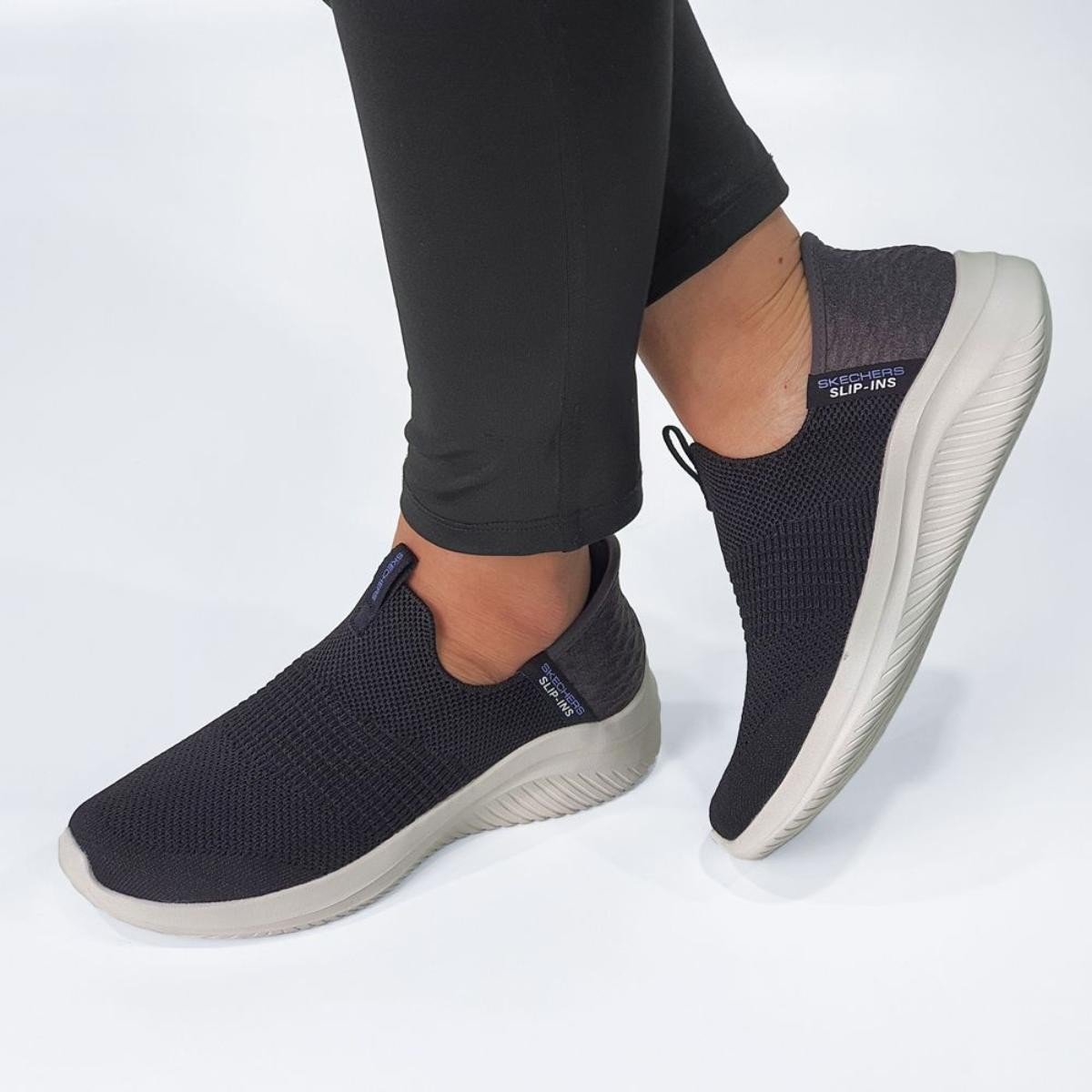 Tênis Skechers Feminino Ultra Flex 3.0 Smooth Step - Slip-Ins Preto 2