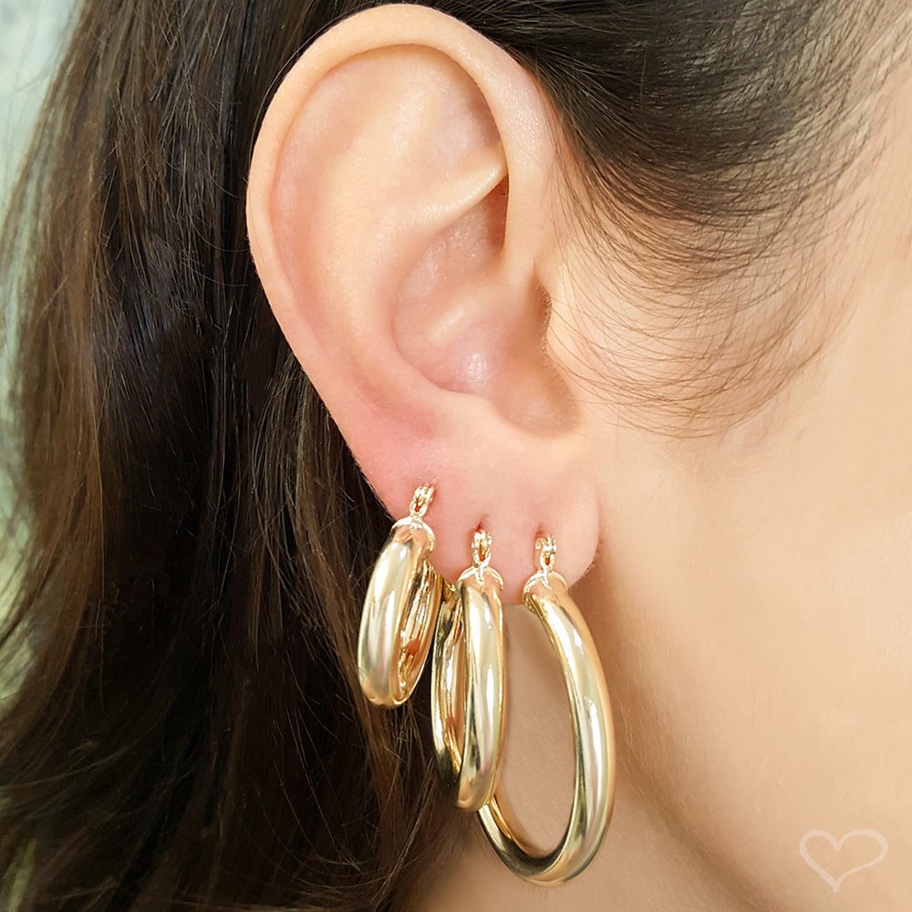 BRINCO DE ARGOLA TUBO NANA M FOLHEADO A OURO 18K Dourado 2