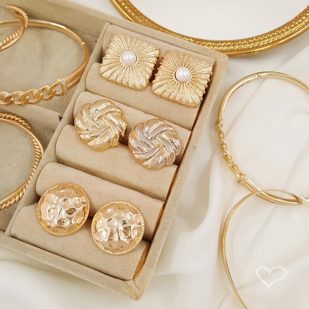 BRINCO BOTÃO QUADRADO KAY PÉROLA FOLHEADO A OURO 18K Dourado 4