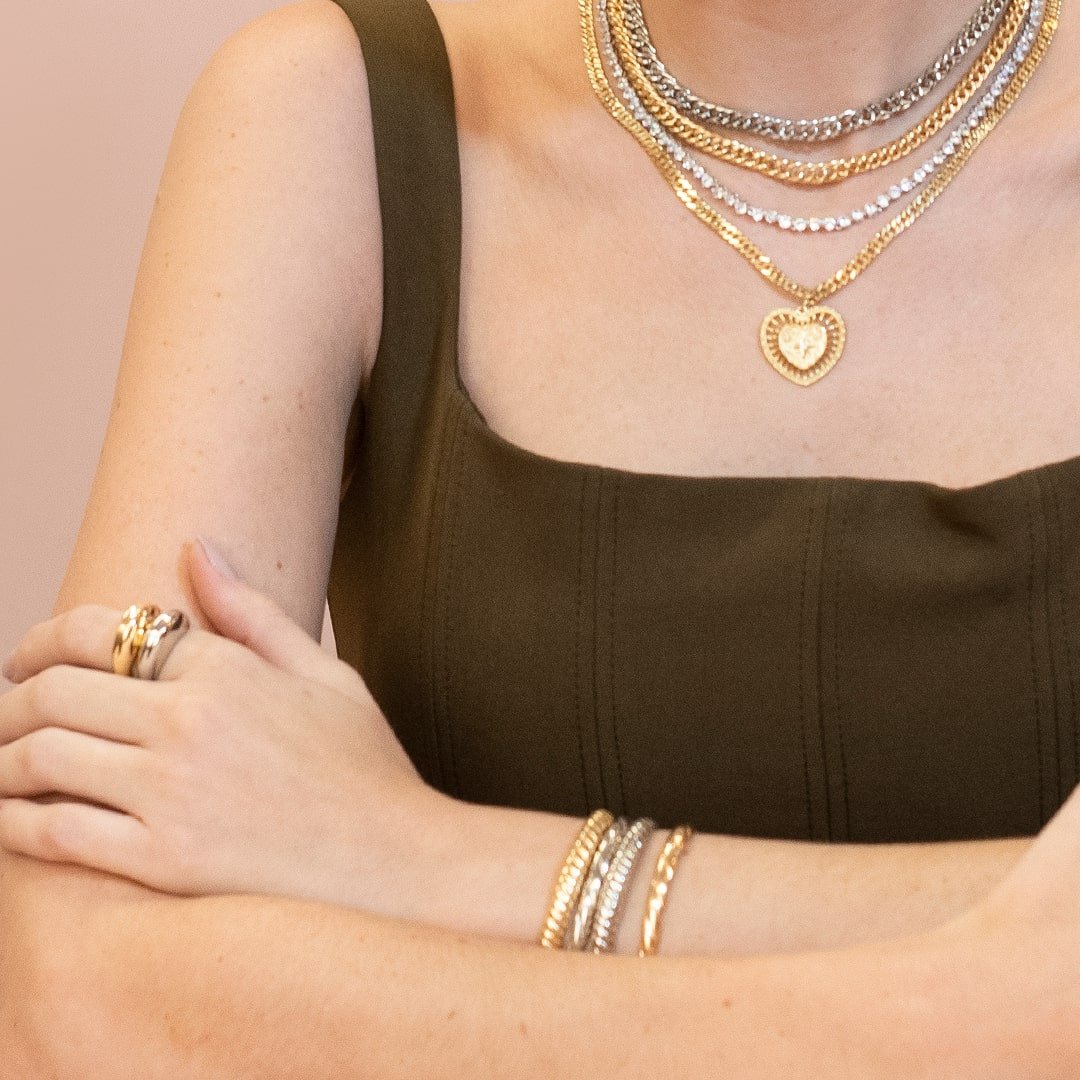 COLAR DE CORAÇÃO VINTAGE ESTRELA ALPHA FOLHEADO A OURO 18K Dourado 4