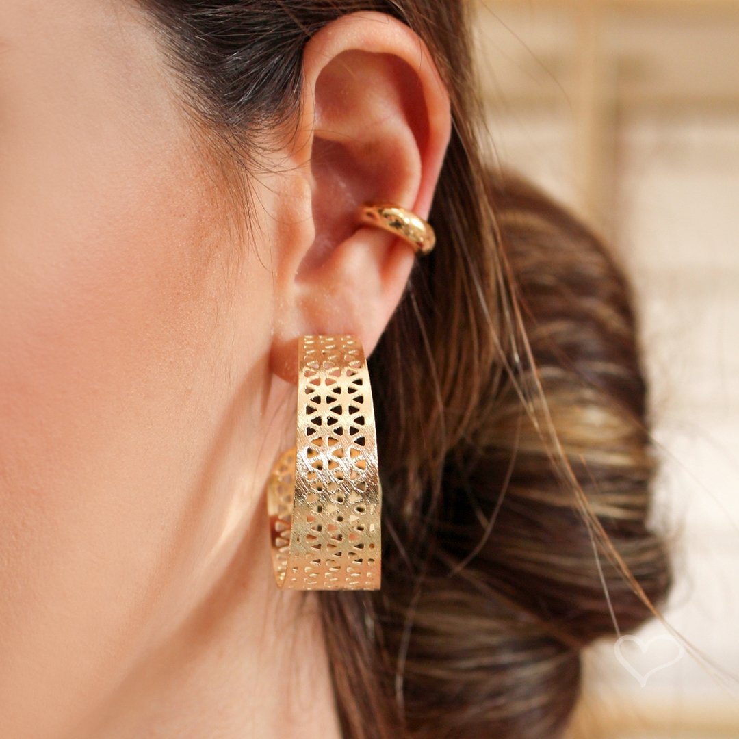 BRINCO DE ARGOLA ERICA TEXTURIZADO FOLHEADO A OURO 18K Dourado 3