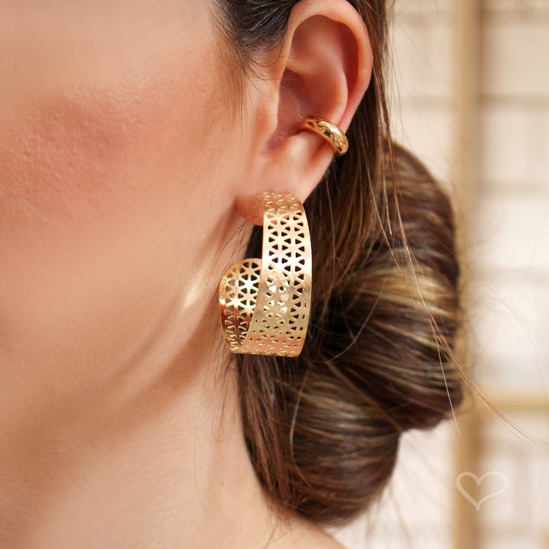 BRINCO DE ARGOLA ERICA TEXTURIZADO FOLHEADO A OURO 18K Dourado 4