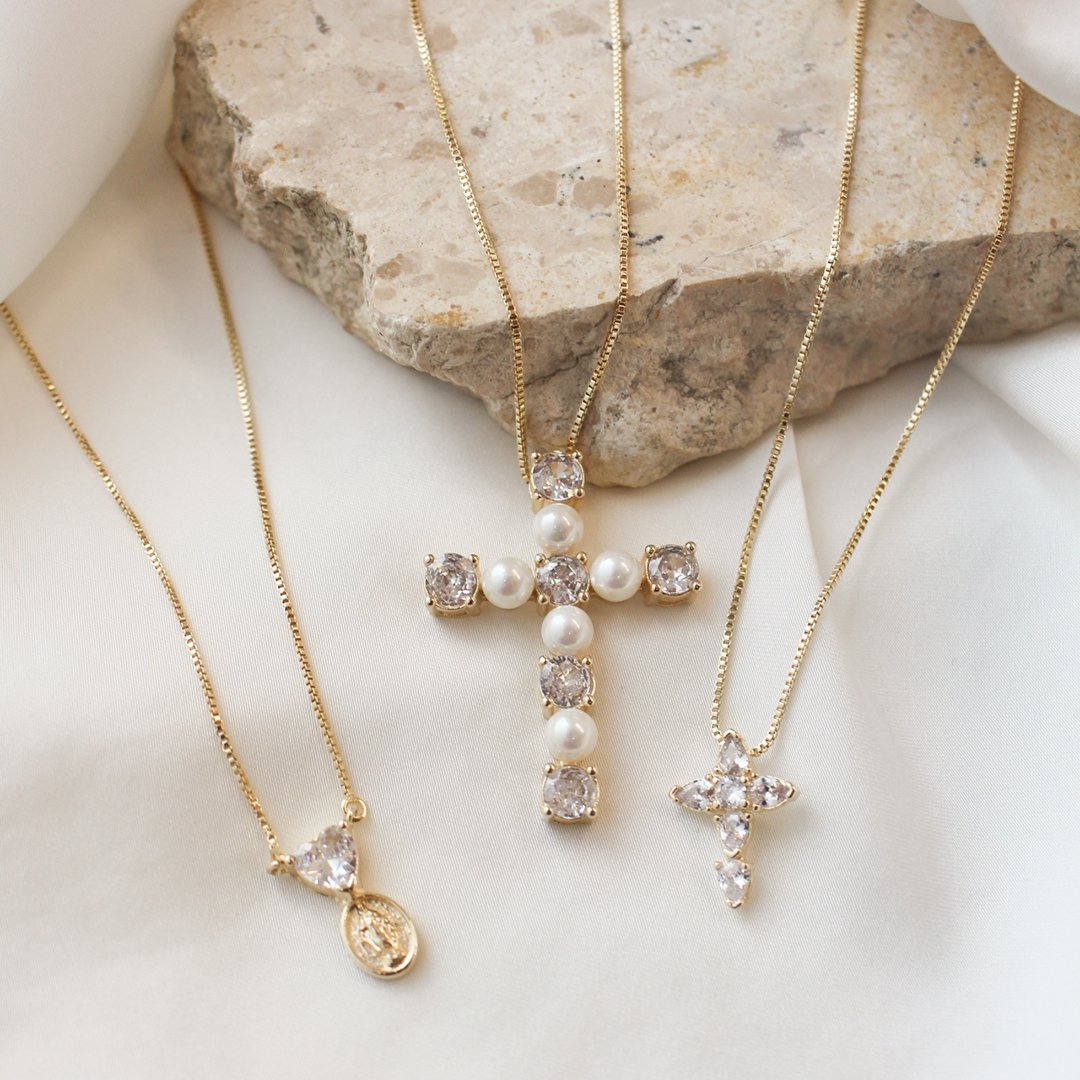 COLAR CRUZ ZIRCÔNIAS FOLHEADO A OURO 18K Dourado 4