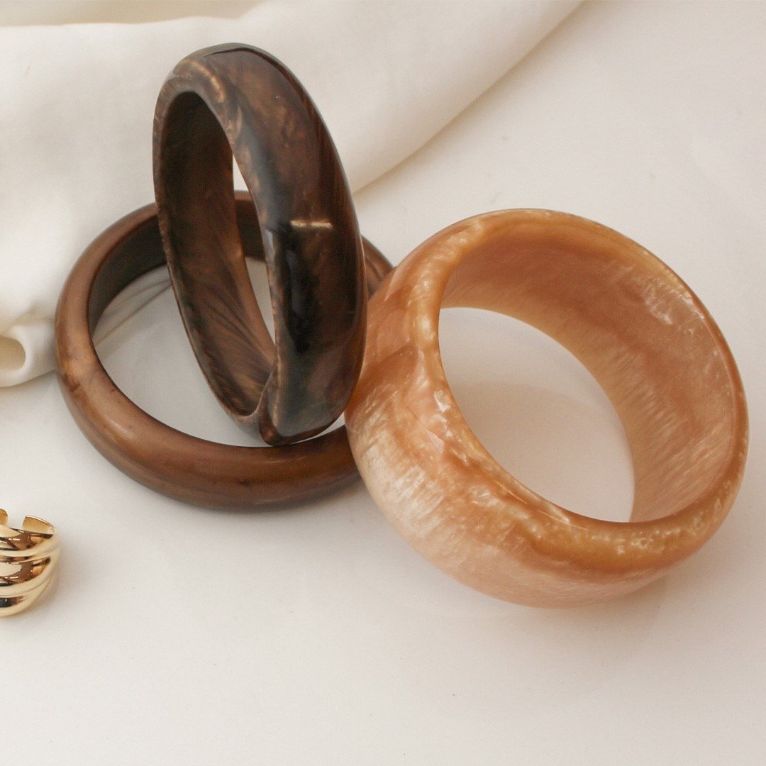 BRACELETE ACRÍLICO LARGO LELA MADREPÉROLA Dourado 3