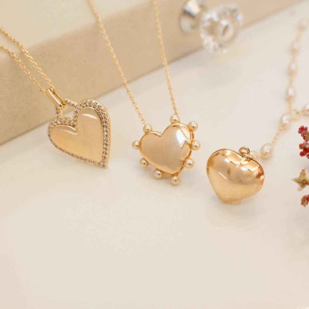 COLAR CLARA PINGENTE CORAÇÃO ZIRCÔNIAS FOLHEADO A OURO 18K Dourado 4