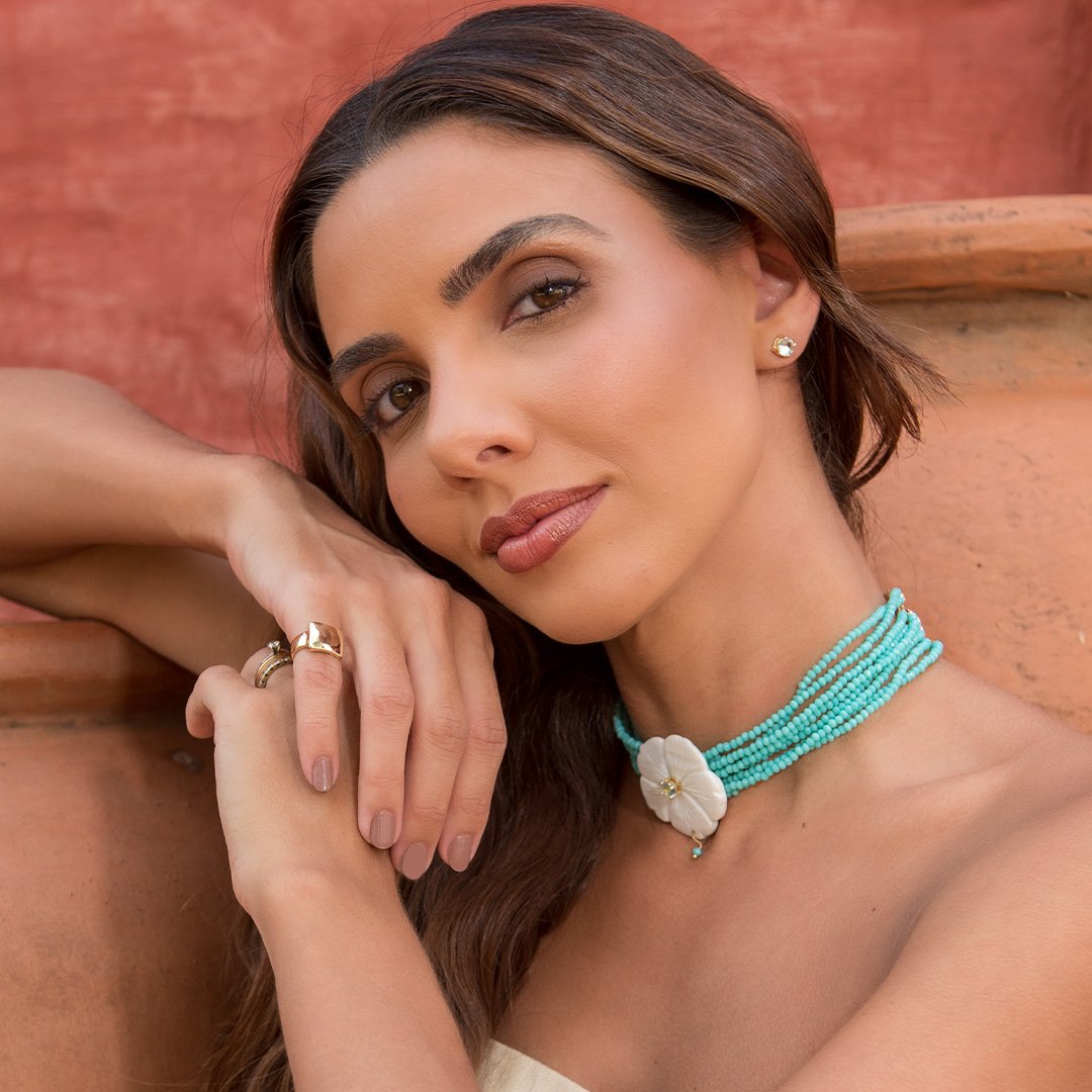 GARGANTILHA JAQUE FLOR MADREPÉROLA ZIRCÔNIA CRISTAIS TURQUESA FOLHEADA A OURO 18K Dourado/Azul 3