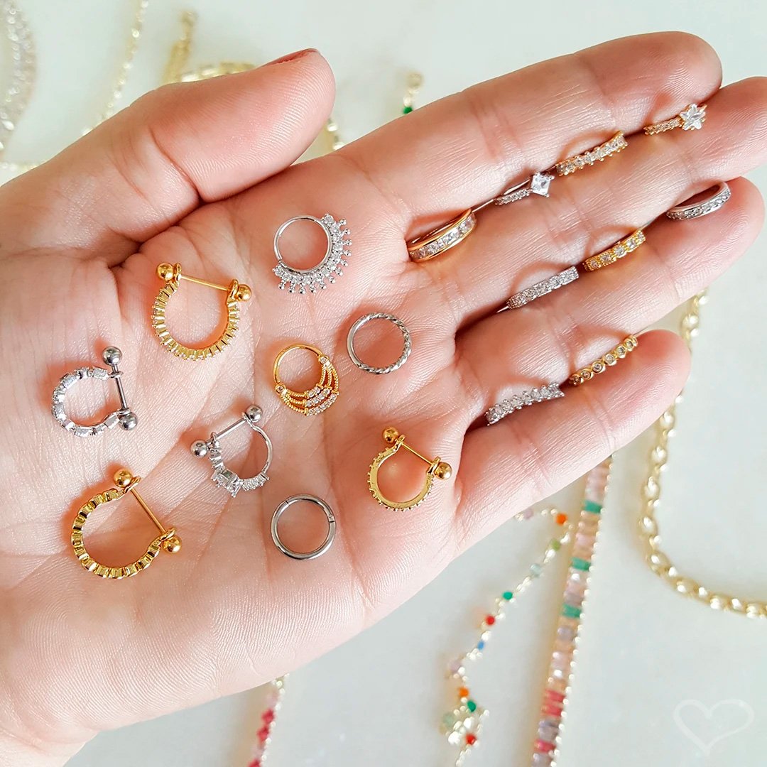 PIERCING DE FURO PIUKA ARGOLA TORÇÃO 8MM DAISY ZIRCÔNIAS DOURADO Dourado 3