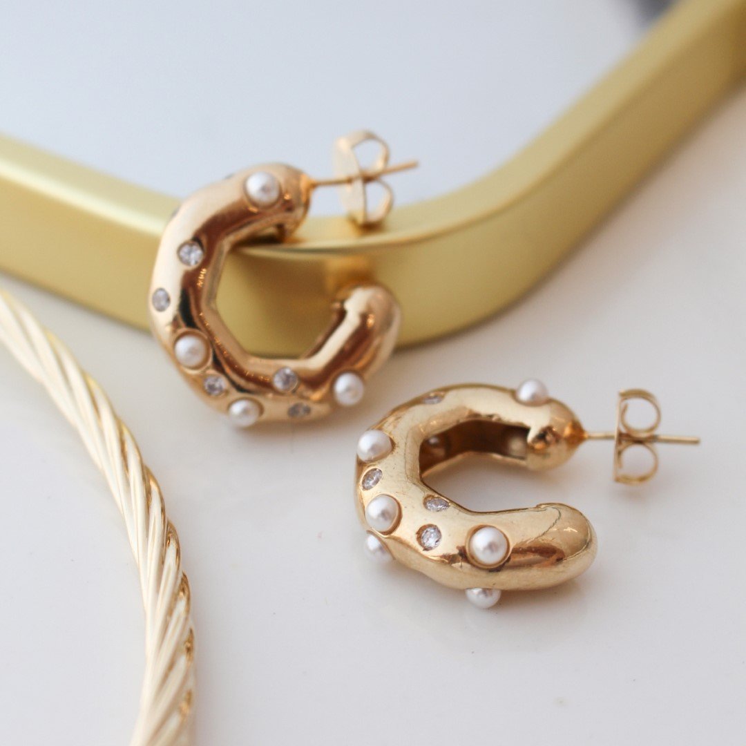 BRINCO DE ARGOLA YUMI PÉROLAS E ZIRCÔNIAS FOLHEADO A OURO 18K Dourado 4