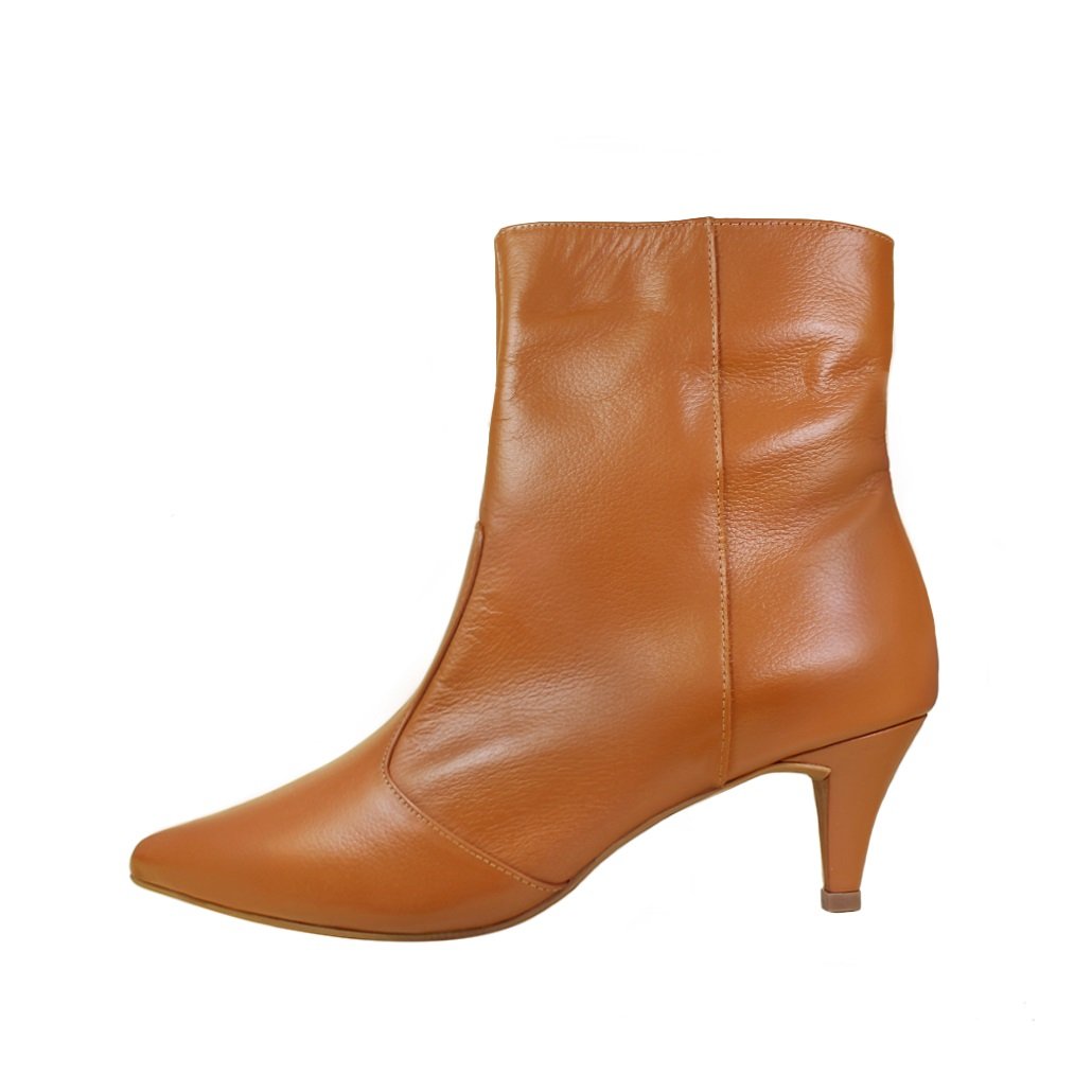 Bota Salto Baixo Fino Cano Curto Bico Fino Luiza Sobreira Caramelo Mod. 2156 Bege 2