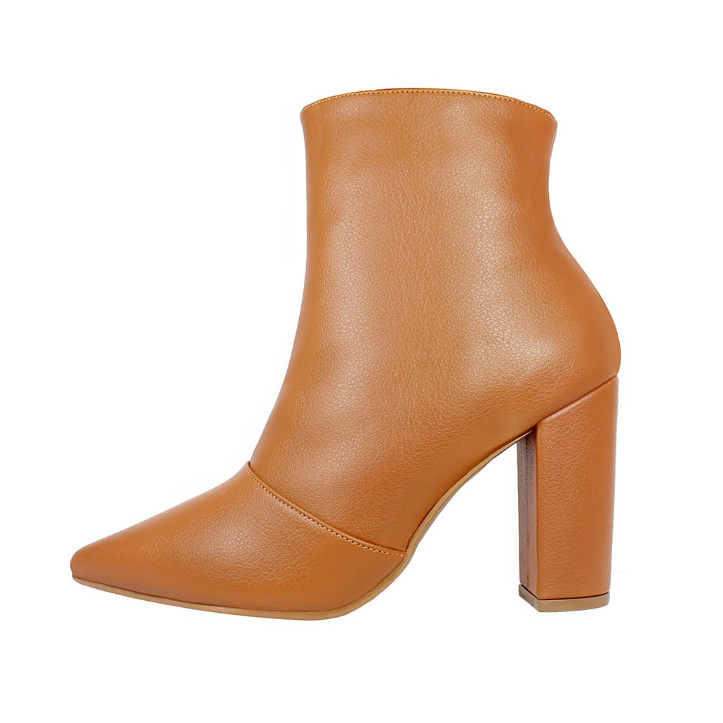 Bota Salto Alto Grosso Cano Curto Bico Fino Luiza Sobreira Caramelo Mod. 2225 Marrom 2