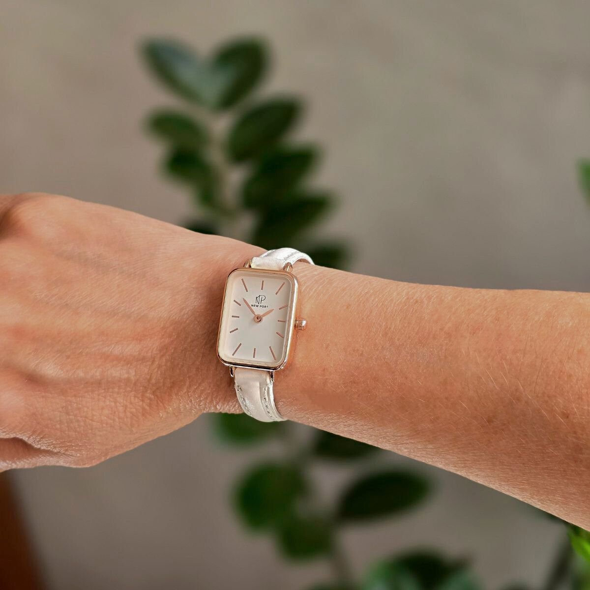 Relogio Feminino Quadrado Casual Pulseira Branca New Port + Bracelete Ajustavel Branco/Rose 2