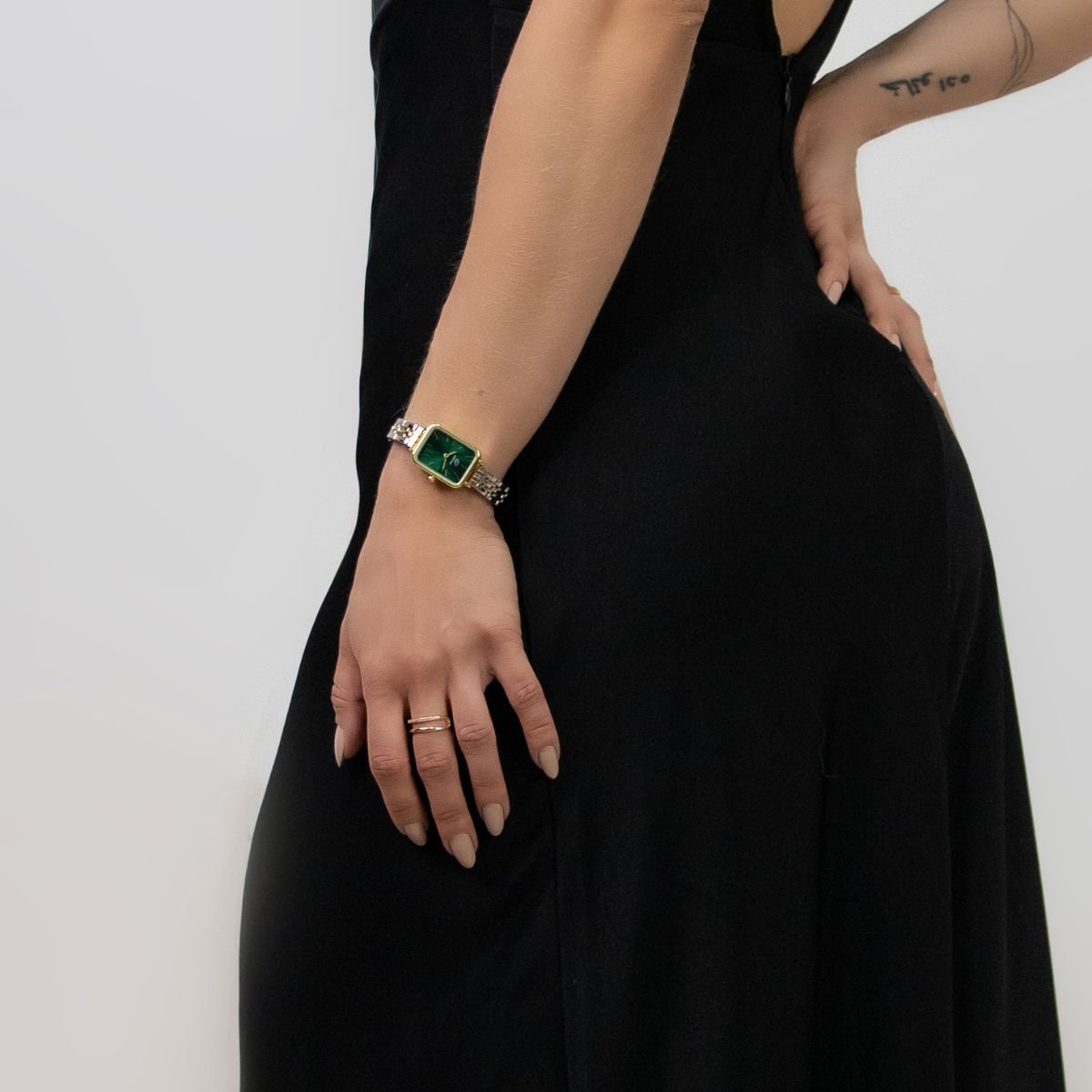 Relogio Feminino Quadrado Pulseira Bicolor Elegante + Bracelete Ajustavel Dourado 5