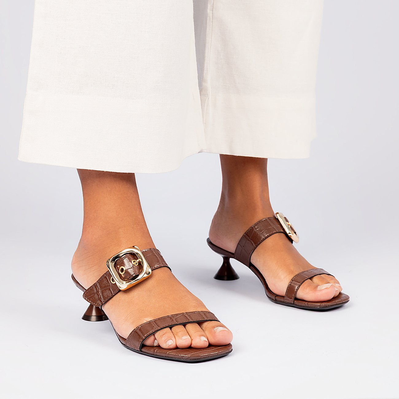 Sandália Salto Baixo Carol Croco Marrom 2