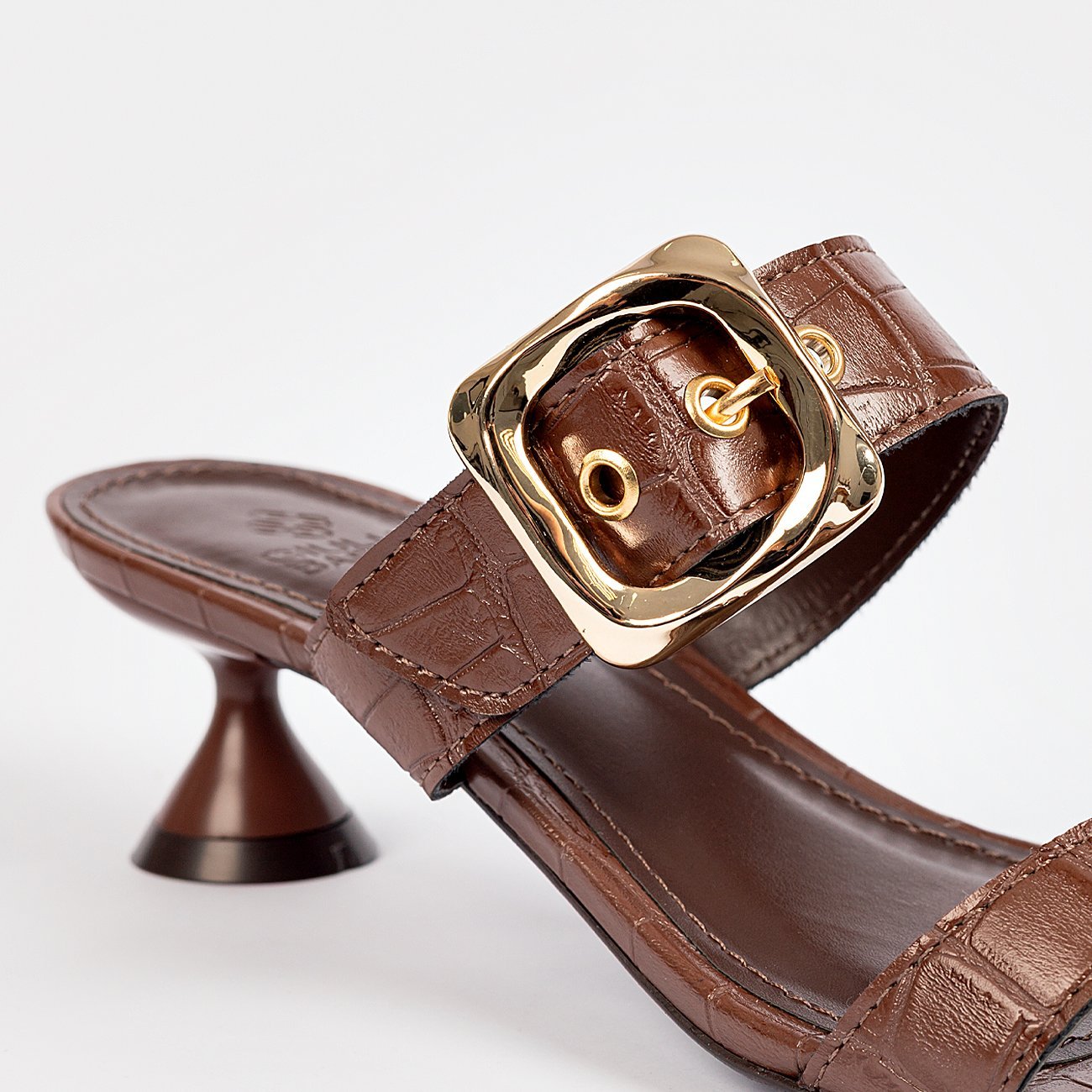 Sandália Salto Baixo Carol Croco Marrom 7