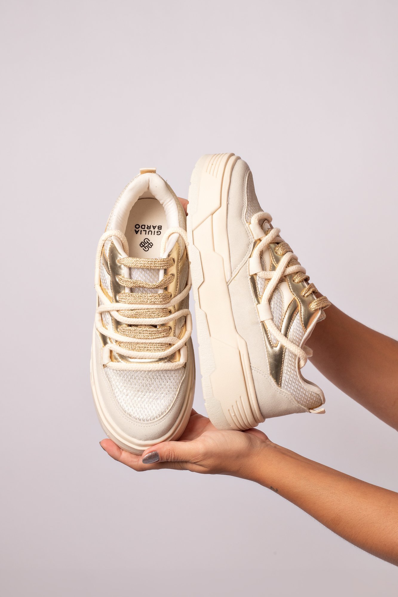 Tênis Flatform Louise Dourado 3