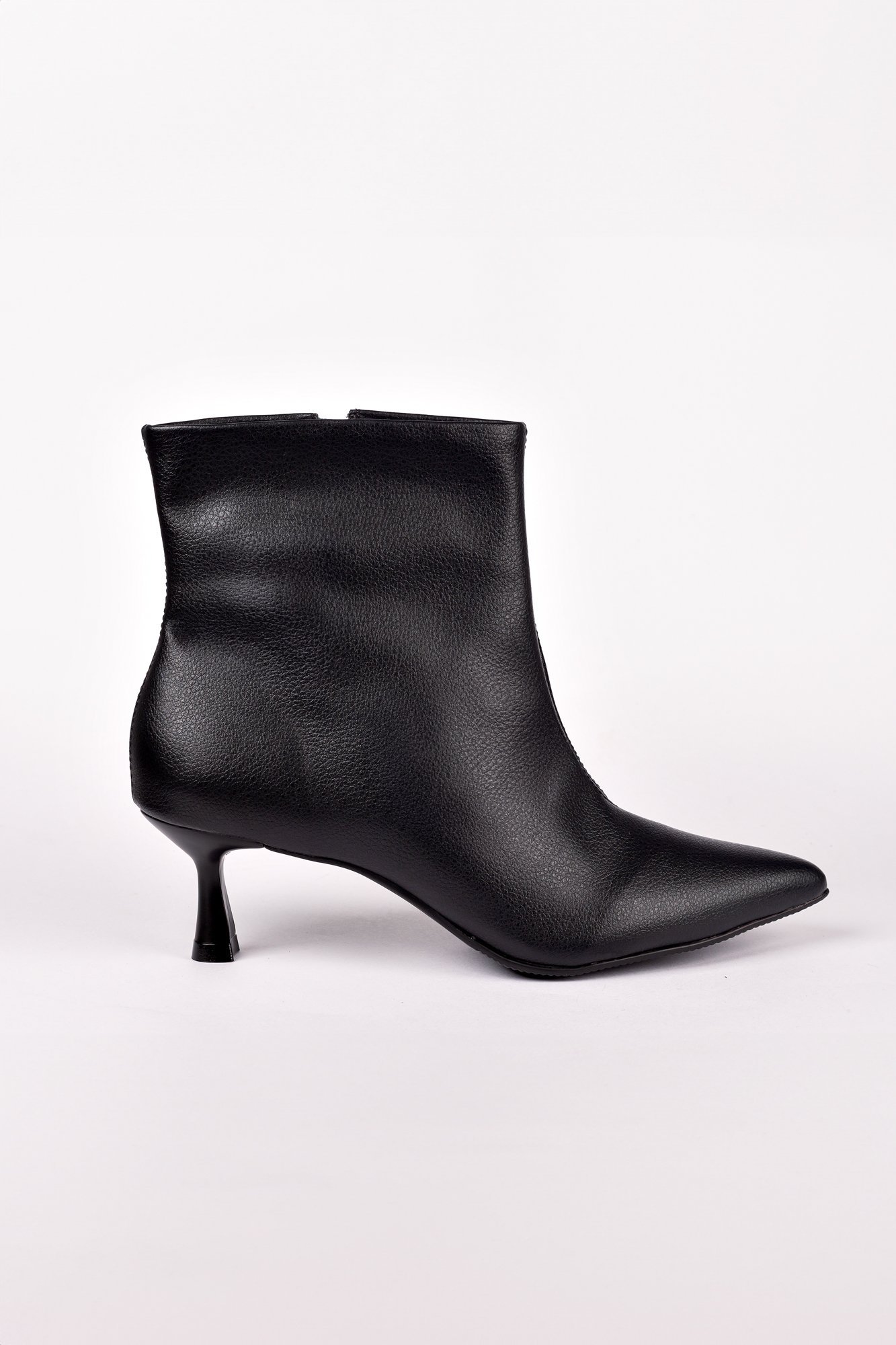 Bota Jasmin Salto Fino Cano Baixo