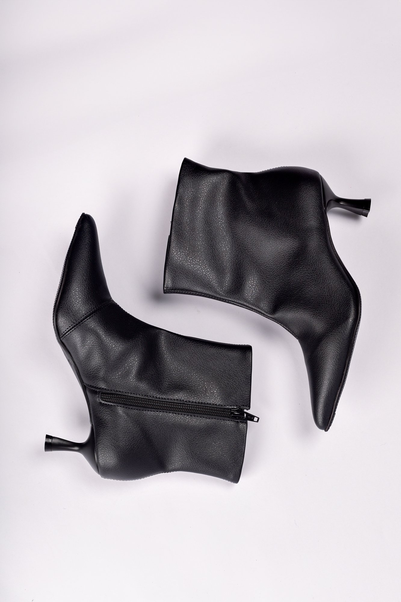 Bota Jasmin Salto Fino Cano Baixo Preto 5