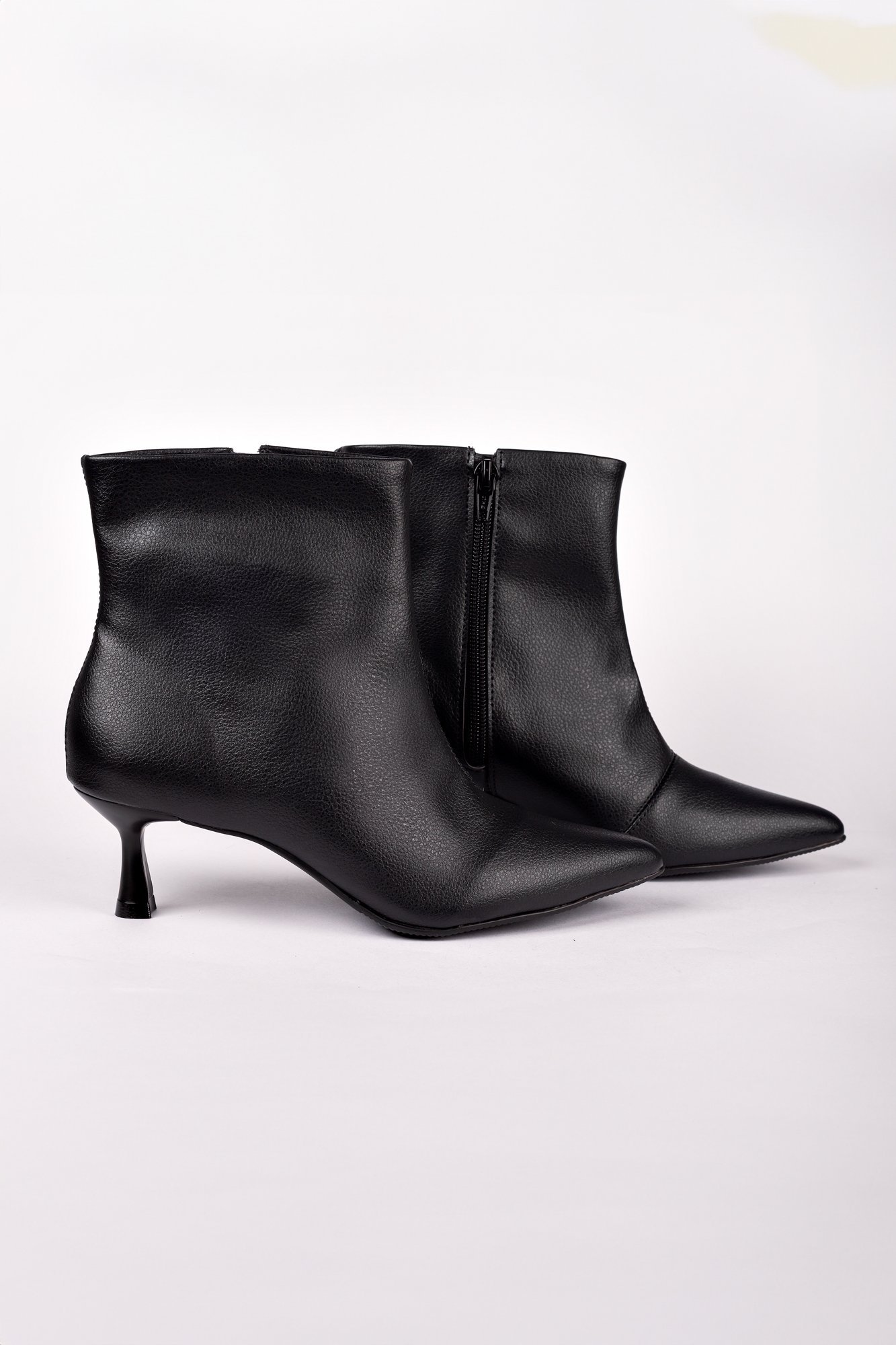 Bota Jasmin Salto Fino Cano Baixo Preto 6