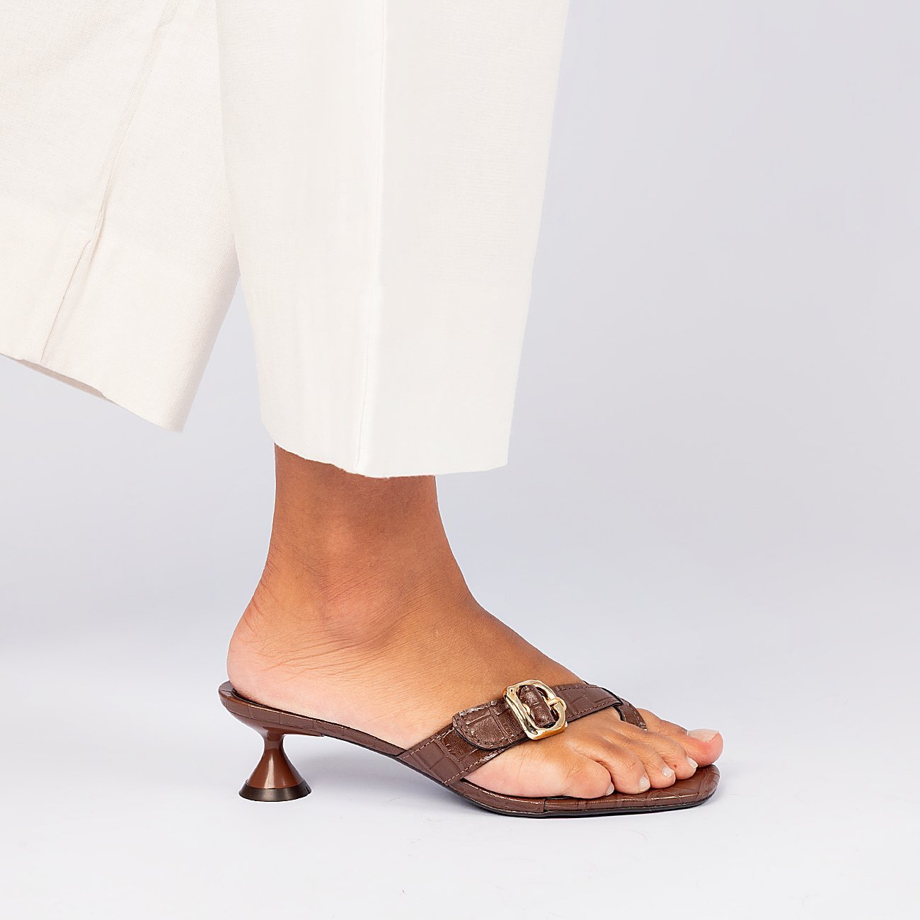 Sandália Salto Baixo Malu Croco Marrom 2