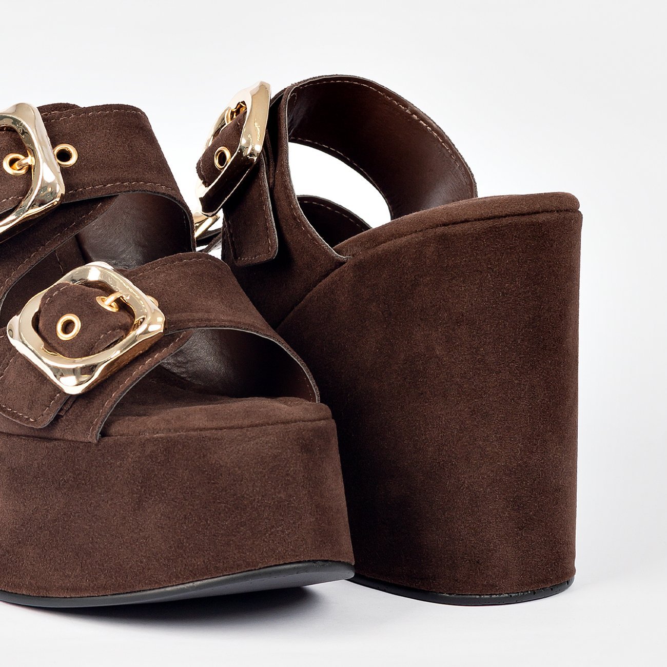 Tamanco Plataforma Cinthia em Camurça Marrom 4